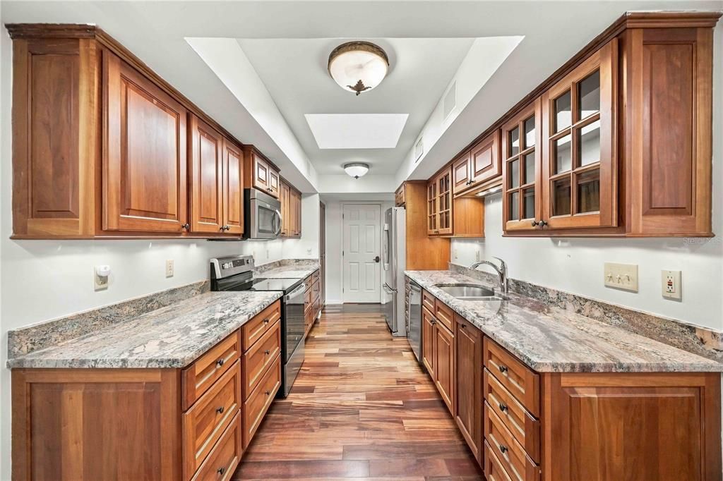 For Sale: $375,000 (2 beds, 2 baths, 2289 Square Feet)