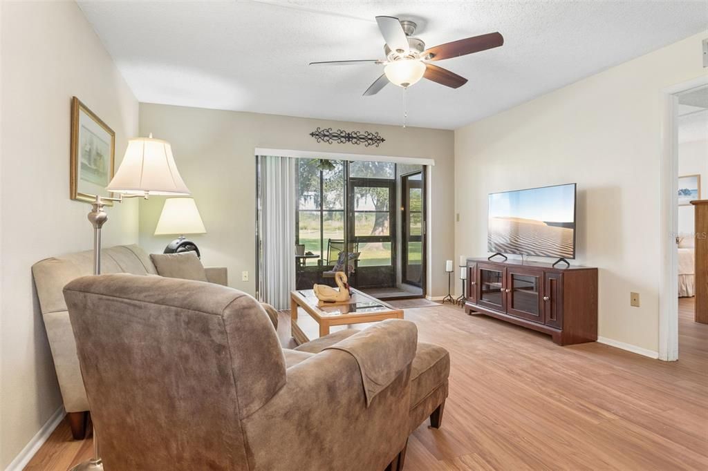 For Sale: $205,000 (2 beds, 2 baths, 1094 Square Feet)