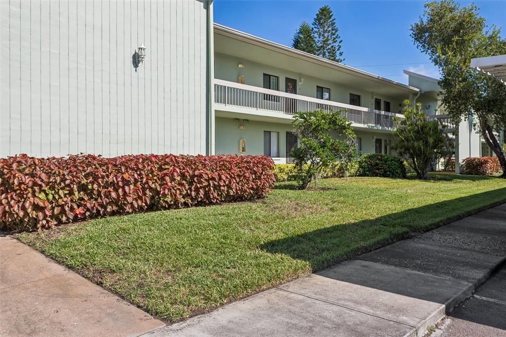 For Sale: $205,000 (2 beds, 2 baths, 1094 Square Feet)