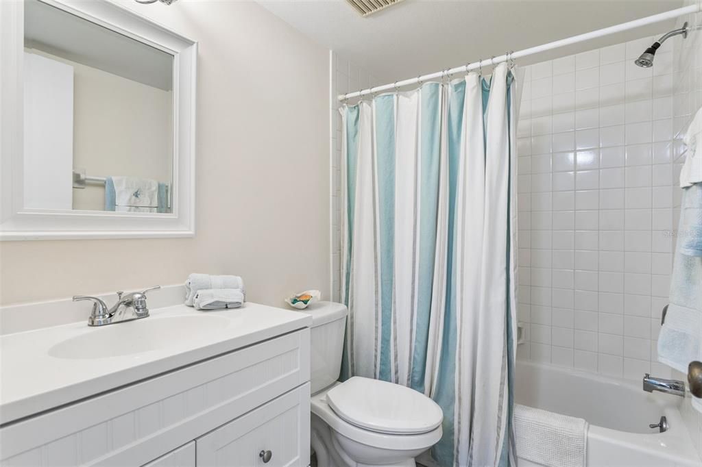 For Sale: $205,000 (2 beds, 2 baths, 1094 Square Feet)