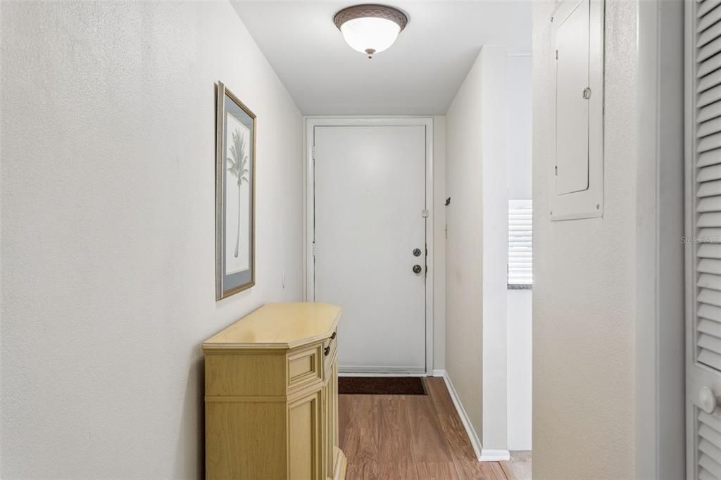 For Sale: $205,000 (2 beds, 2 baths, 1094 Square Feet)
