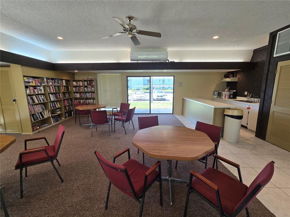 For Sale: $205,000 (2 beds, 2 baths, 1094 Square Feet)