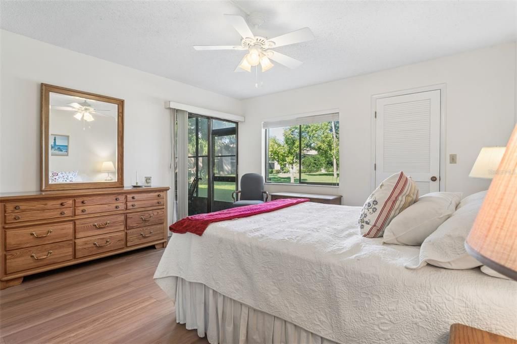 For Sale: $205,000 (2 beds, 2 baths, 1094 Square Feet)