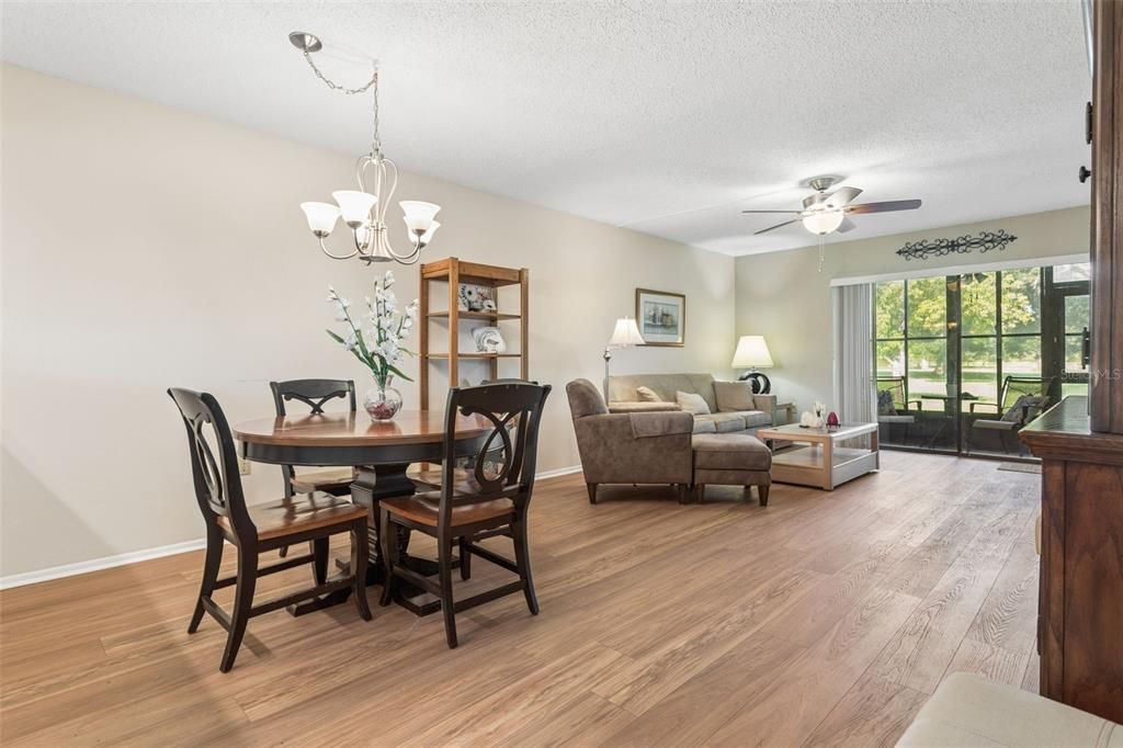 For Sale: $205,000 (2 beds, 2 baths, 1094 Square Feet)