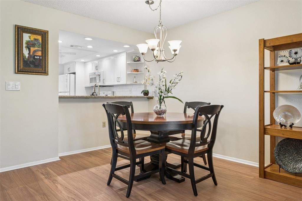 For Sale: $205,000 (2 beds, 2 baths, 1094 Square Feet)