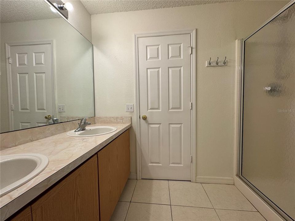 For Rent: $2,350 (4 beds, 3 baths, 1929 Square Feet)