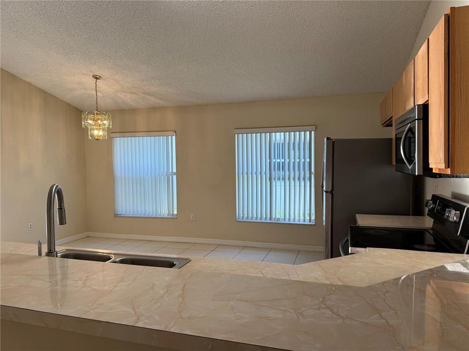 For Rent: $2,350 (4 beds, 3 baths, 1929 Square Feet)
