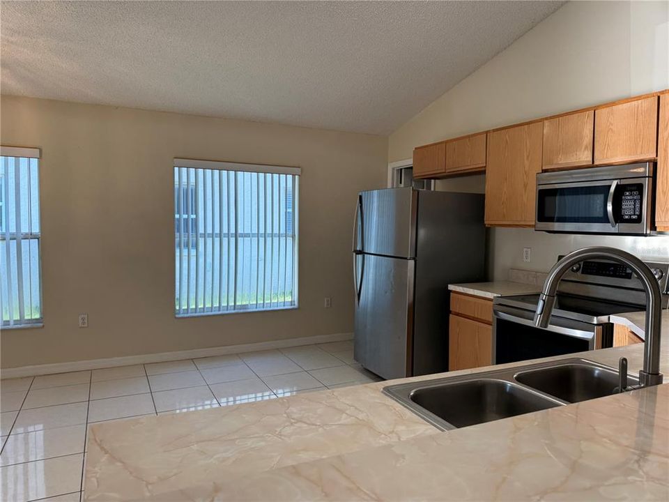 For Rent: $2,350 (4 beds, 3 baths, 1929 Square Feet)