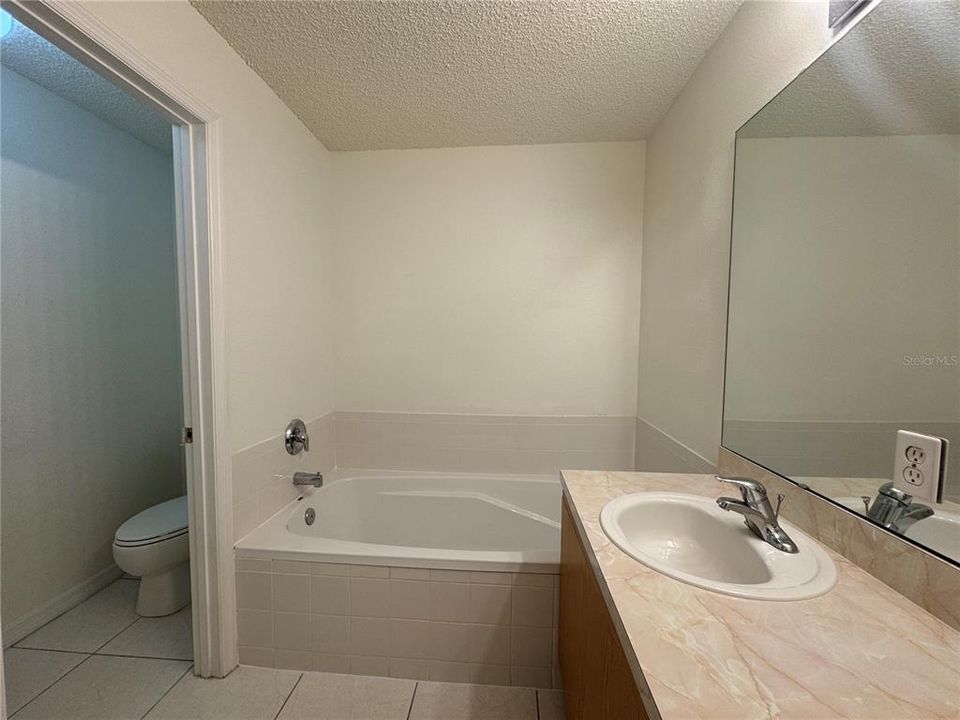 For Rent: $2,350 (4 beds, 3 baths, 1929 Square Feet)