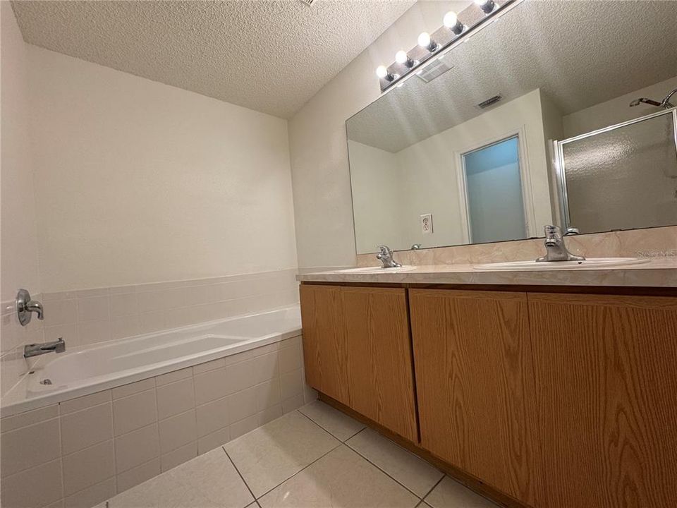 For Rent: $2,350 (4 beds, 3 baths, 1929 Square Feet)