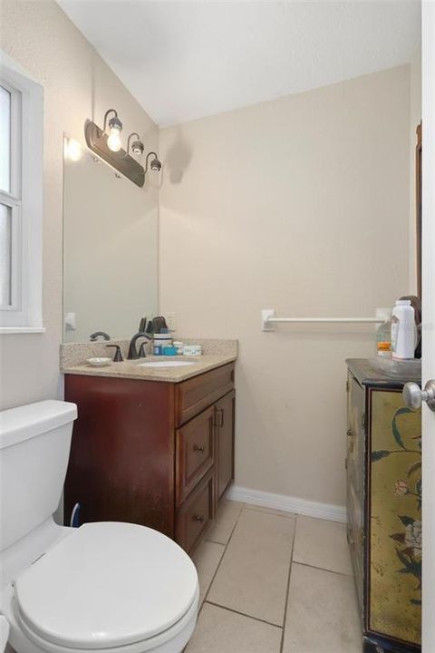 For Sale: $230,000 (3 beds, 1 baths, 1014 Square Feet)