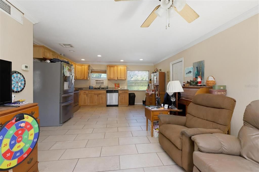 For Sale: $230,000 (3 beds, 1 baths, 1014 Square Feet)