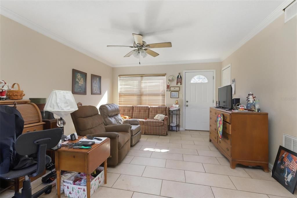 For Sale: $230,000 (3 beds, 1 baths, 1014 Square Feet)