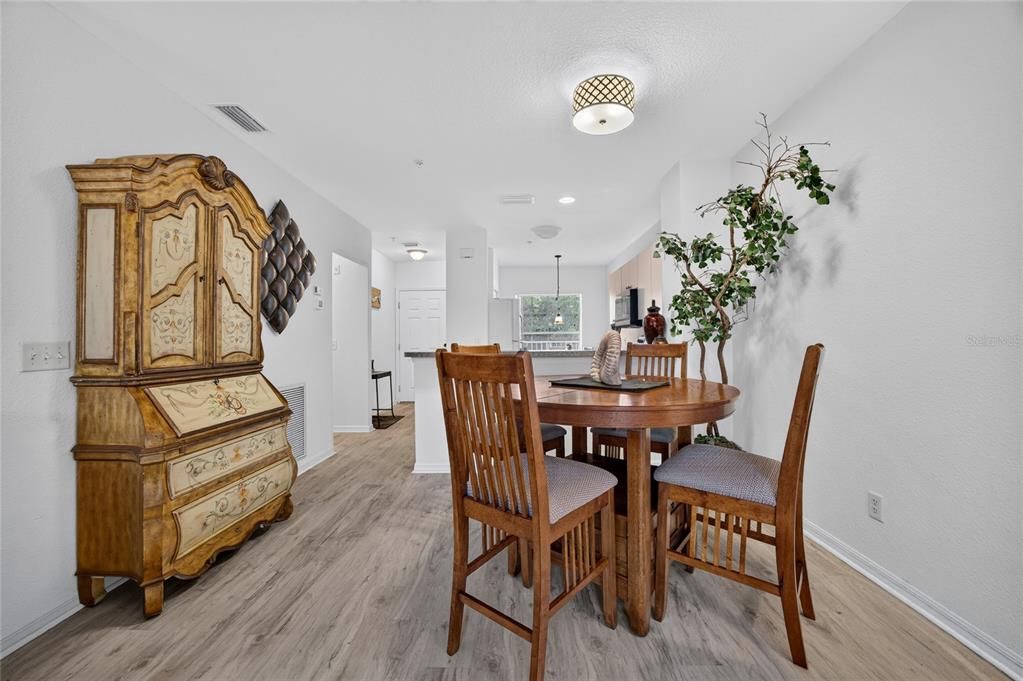 На продажу: $157,000 (2 спален, 2 ванн, 996 Квадратных фут)