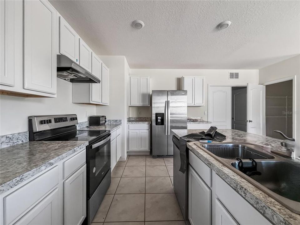 For Sale: $295,000 (3 beds, 2 baths, 1625 Square Feet)