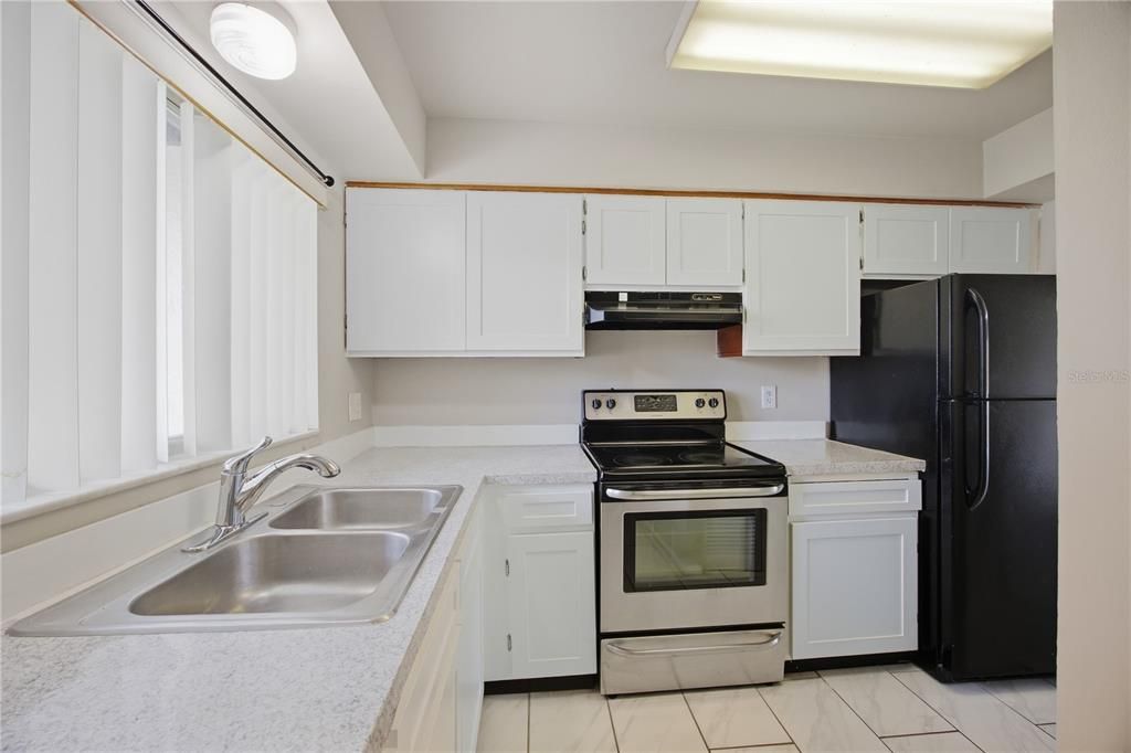 For Rent: $1,650 (3 beds, 2 baths, 1088 Square Feet)