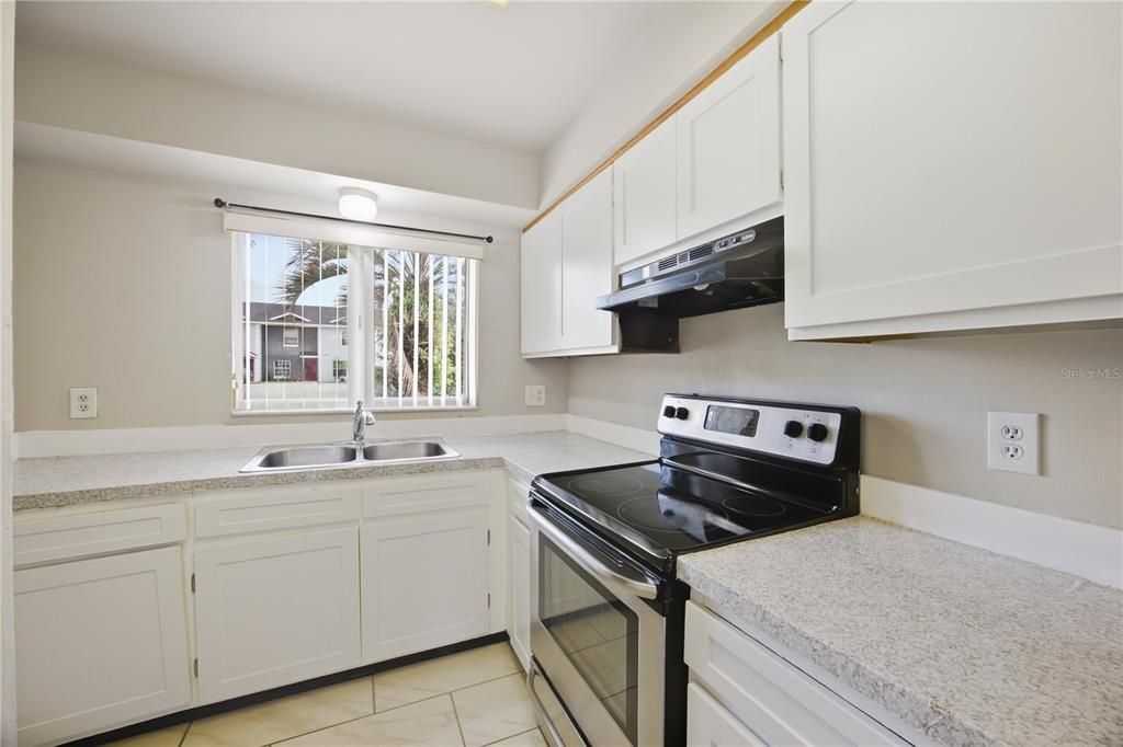 For Rent: $1,650 (3 beds, 2 baths, 1088 Square Feet)