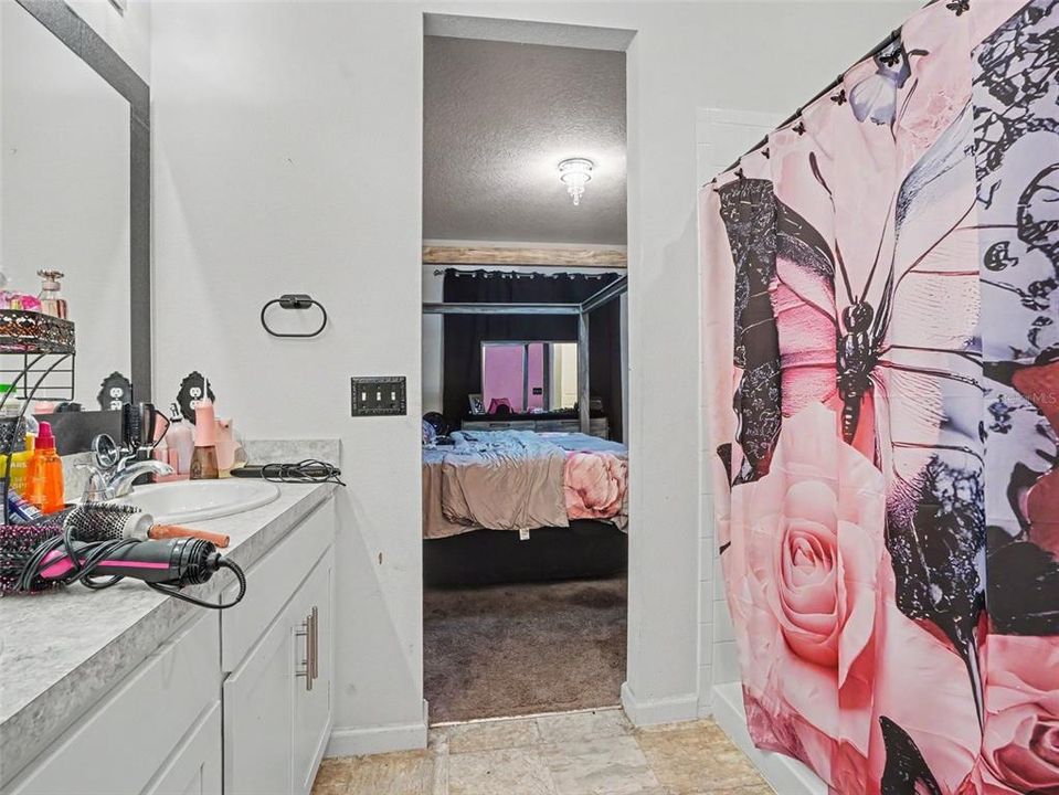 For Sale: $300,000 (3 beds, 2 baths, 1437 Square Feet)