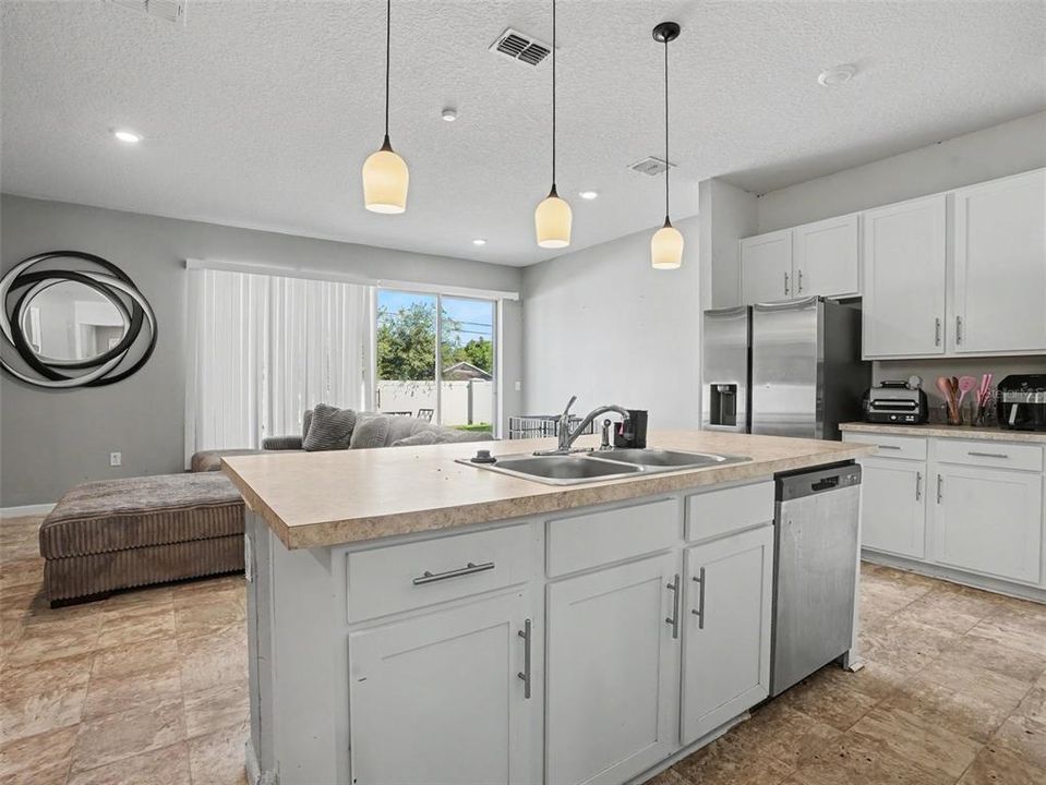 For Sale: $300,000 (3 beds, 2 baths, 1437 Square Feet)
