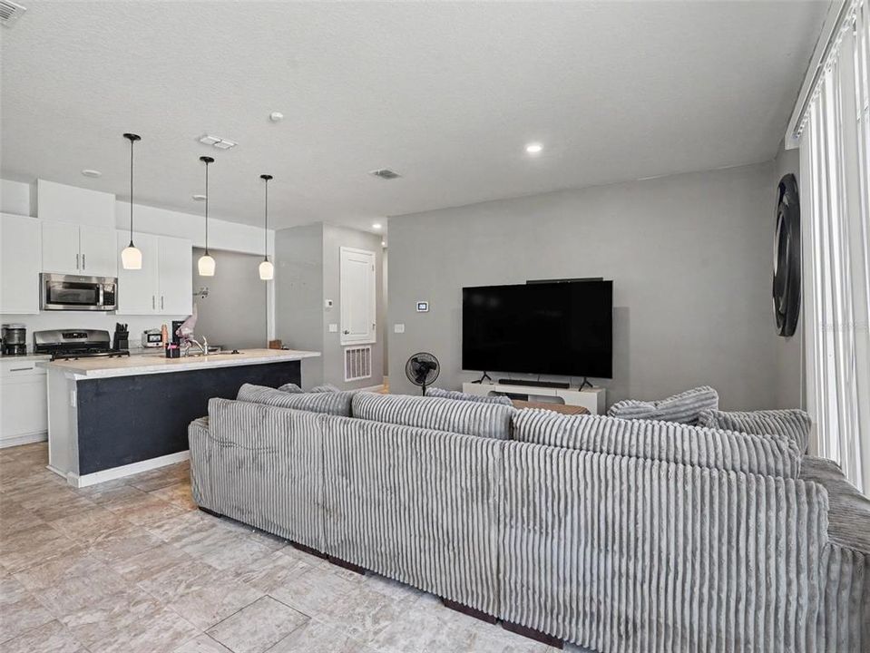 For Sale: $300,000 (3 beds, 2 baths, 1437 Square Feet)