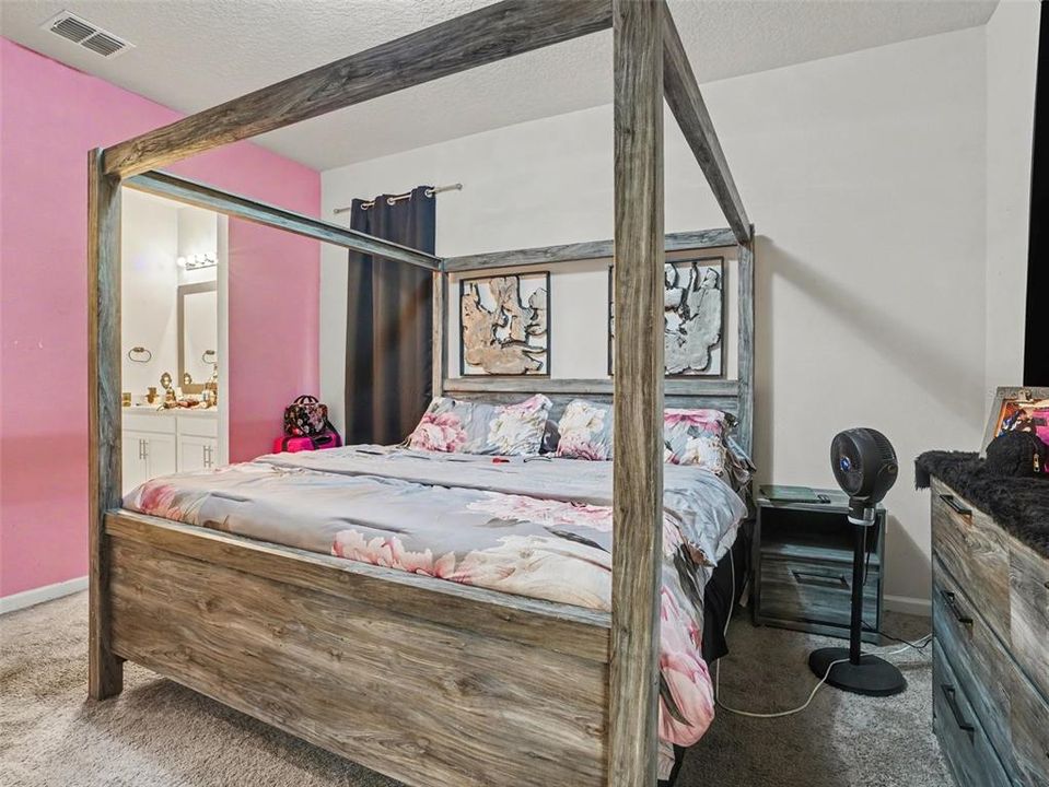 For Sale: $300,000 (3 beds, 2 baths, 1437 Square Feet)