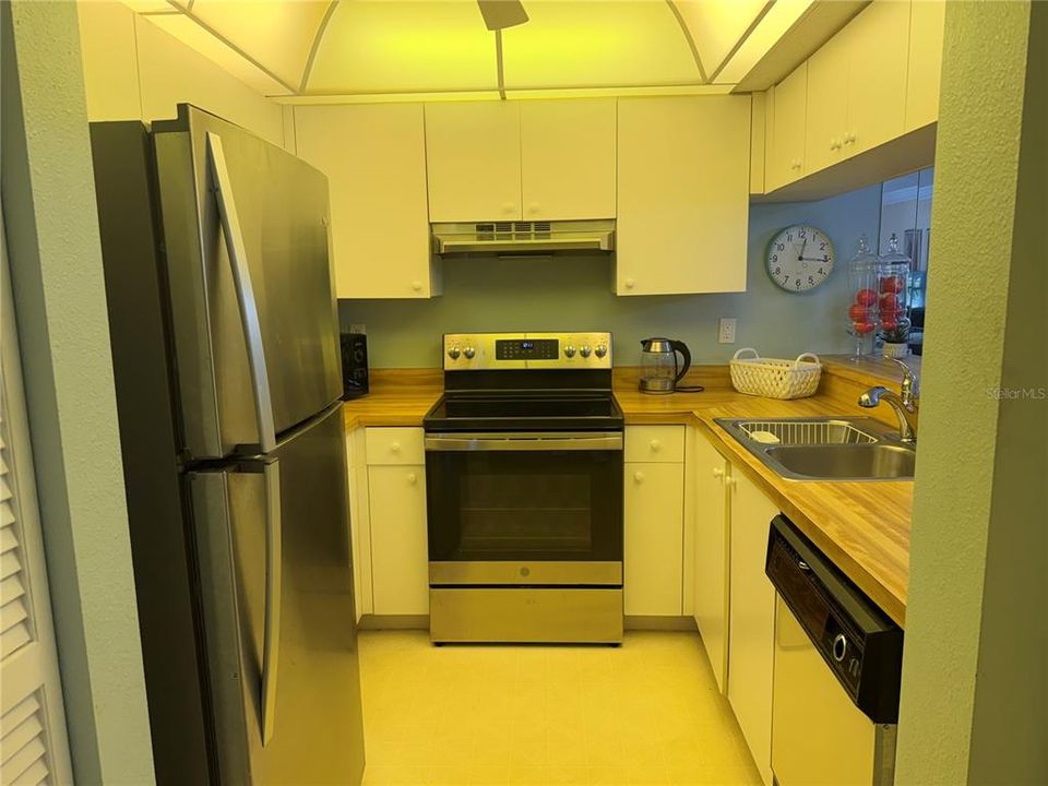 В аренду: $1,950 (2 спален, 2 ванн, 1062 Квадратных фут)