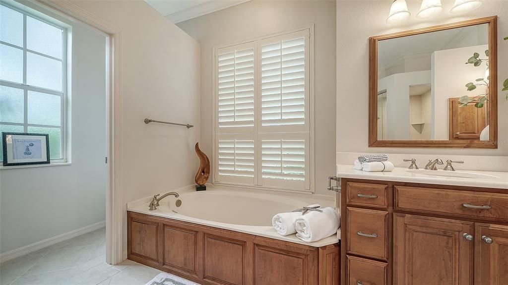 For Sale: $988,888 (3 beds, 3 baths, 2686 Square Feet)