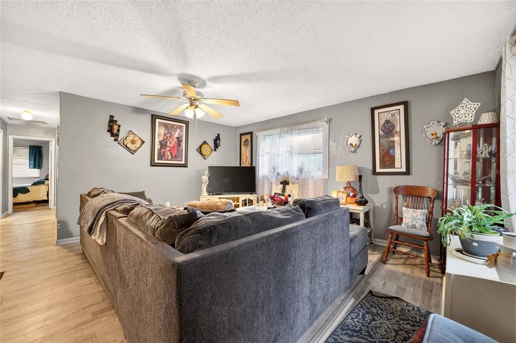 For Sale: $199,000 (3 beds, 1 baths, 1416 Square Feet)