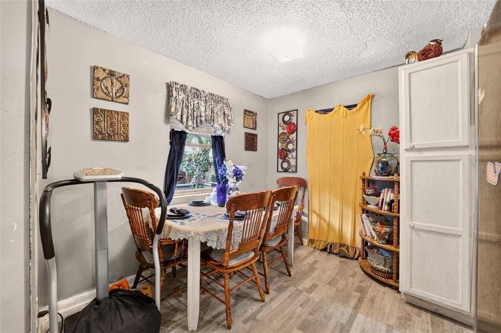 For Sale: $199,000 (3 beds, 1 baths, 1416 Square Feet)