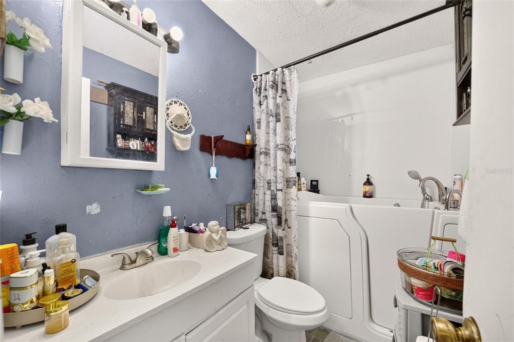 For Sale: $199,000 (3 beds, 1 baths, 1416 Square Feet)