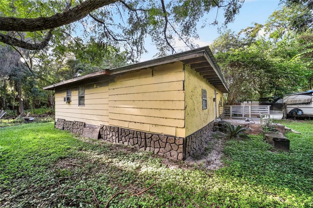 For Sale: $199,000 (3 beds, 1 baths, 1416 Square Feet)