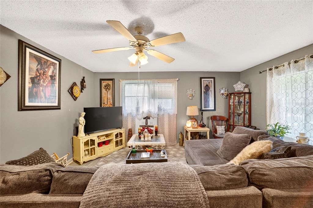 For Sale: $199,000 (3 beds, 1 baths, 1416 Square Feet)