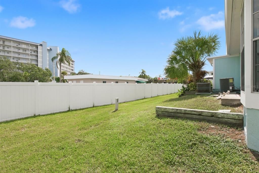 For Sale: $153,000 (2 beds, 2 baths, 990 Square Feet)