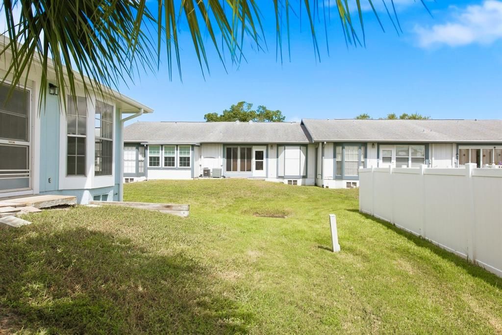 For Sale: $153,000 (2 beds, 2 baths, 990 Square Feet)