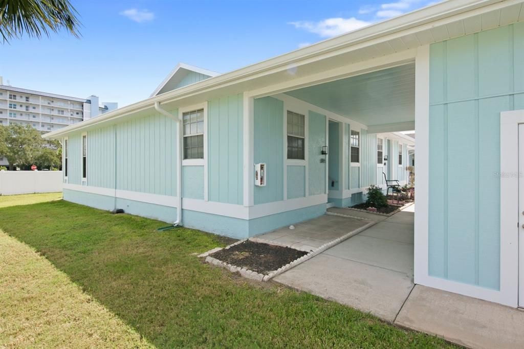For Sale: $153,000 (2 beds, 2 baths, 990 Square Feet)