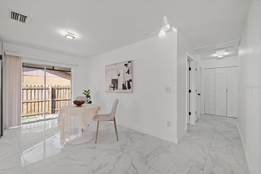На продажу: $359,900 (3 спален, 2 ванн, 1200 Квадратных фут)