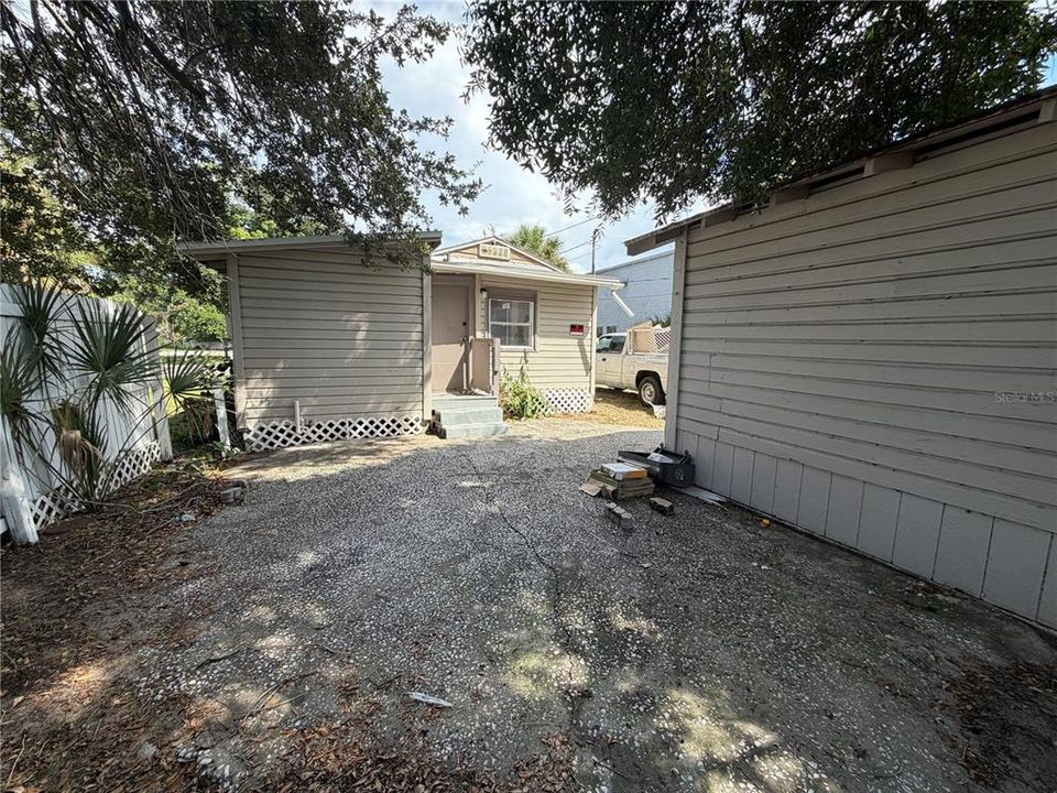 For Rent: $1,950 (2 beds, 1 baths, 980 Square Feet)