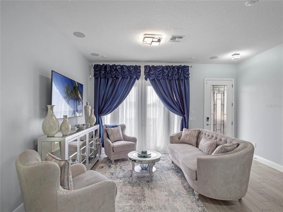 For Sale: $550,000 (3 beds, 2 baths, 1892 Square Feet)