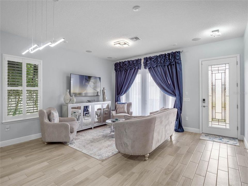 For Sale: $550,000 (3 beds, 2 baths, 1892 Square Feet)