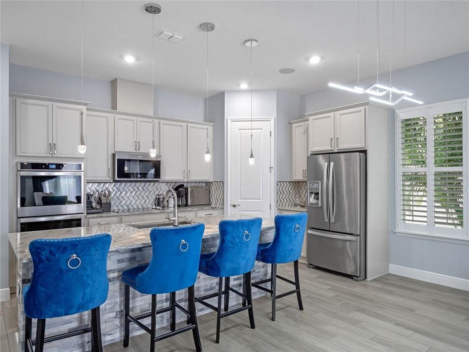 For Sale: $550,000 (3 beds, 2 baths, 1892 Square Feet)