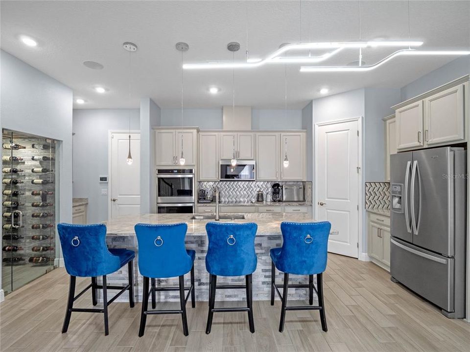 For Sale: $550,000 (3 beds, 2 baths, 1892 Square Feet)