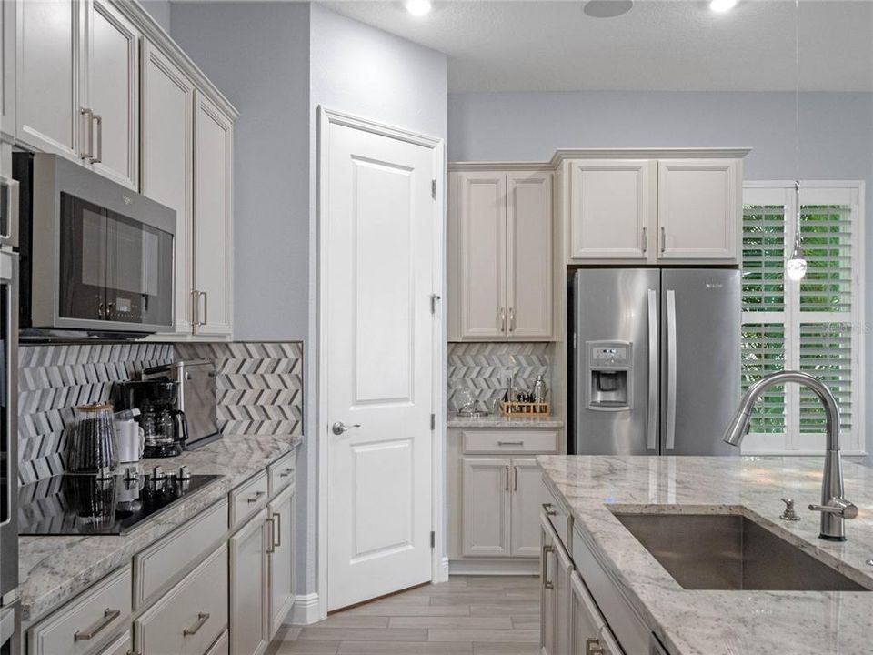 For Sale: $550,000 (3 beds, 2 baths, 1892 Square Feet)