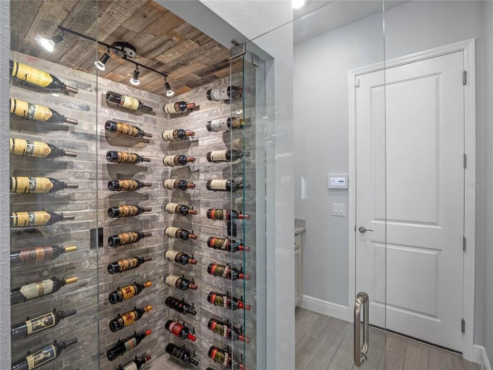 For Sale: $550,000 (3 beds, 2 baths, 1892 Square Feet)