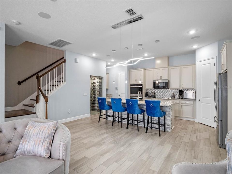 For Sale: $550,000 (3 beds, 2 baths, 1892 Square Feet)
