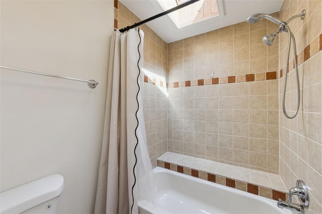 En Venta: $405,000 (3 camas, 2 baños, 1410 Pies cuadrados)