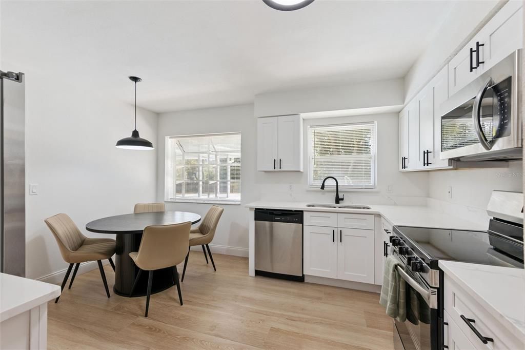 En Venta: $405,000 (3 camas, 2 baños, 1410 Pies cuadrados)