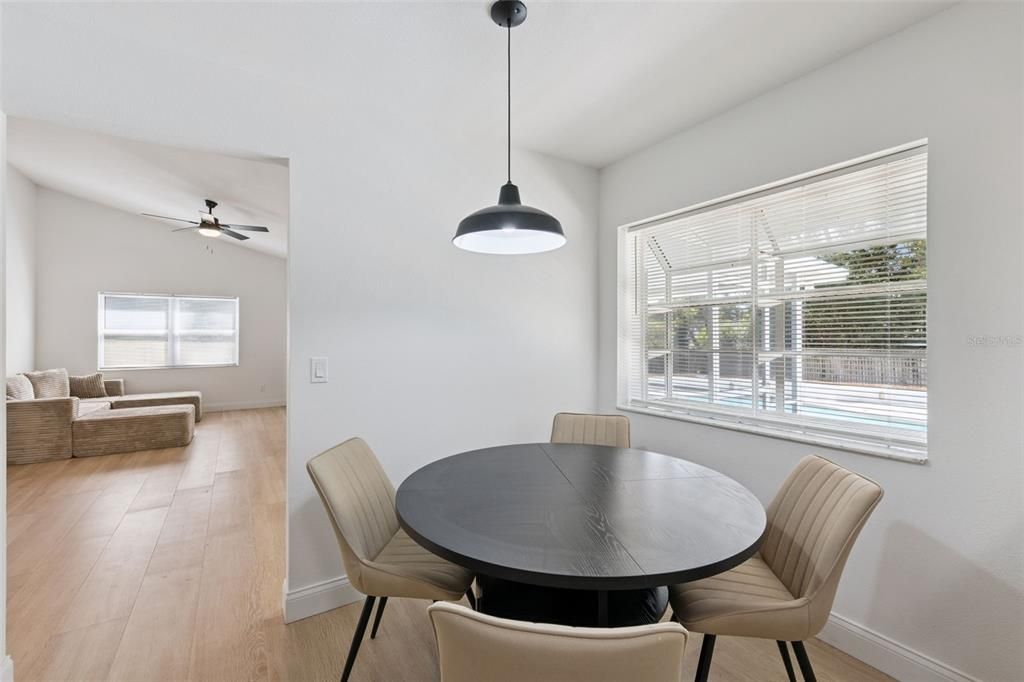 En Venta: $405,000 (3 camas, 2 baños, 1410 Pies cuadrados)