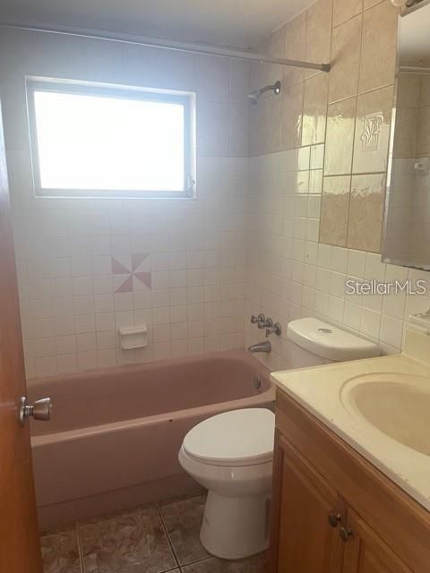 For Rent: $1,395 (3 beds, 1 baths, 816 Square Feet)