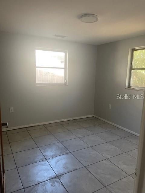 For Rent: $1,395 (3 beds, 1 baths, 816 Square Feet)