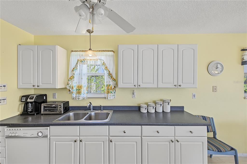 For Sale: $499,000 (3 beds, 1 baths, 1056 Square Feet)